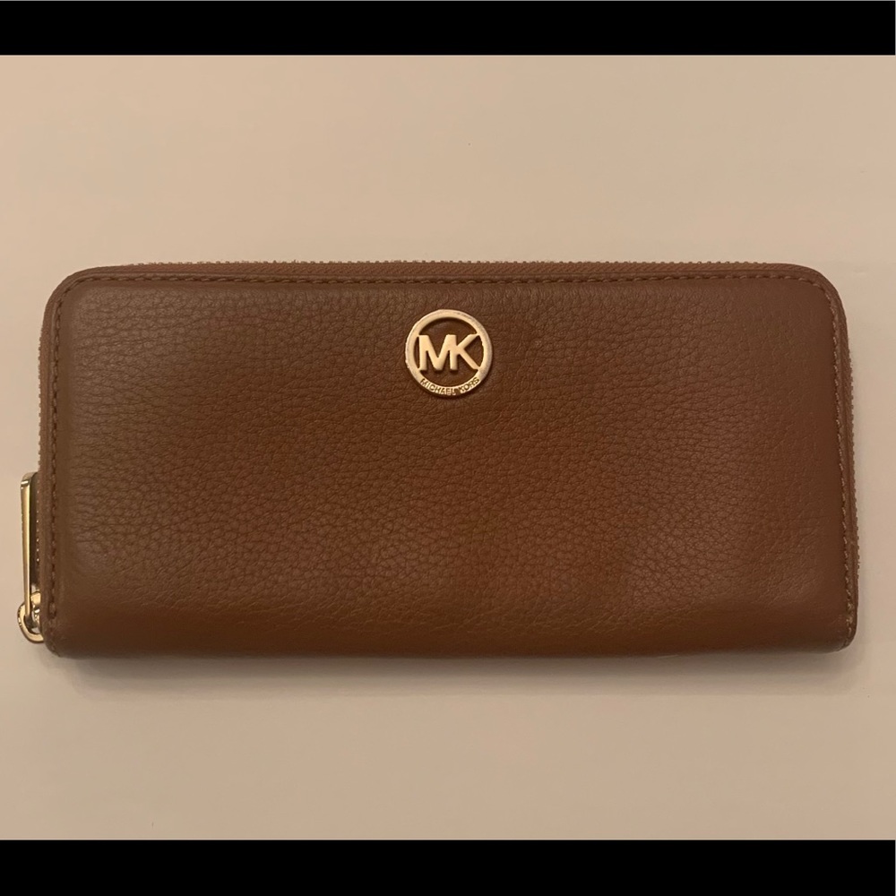 Michael Kors Zip-up Wallet